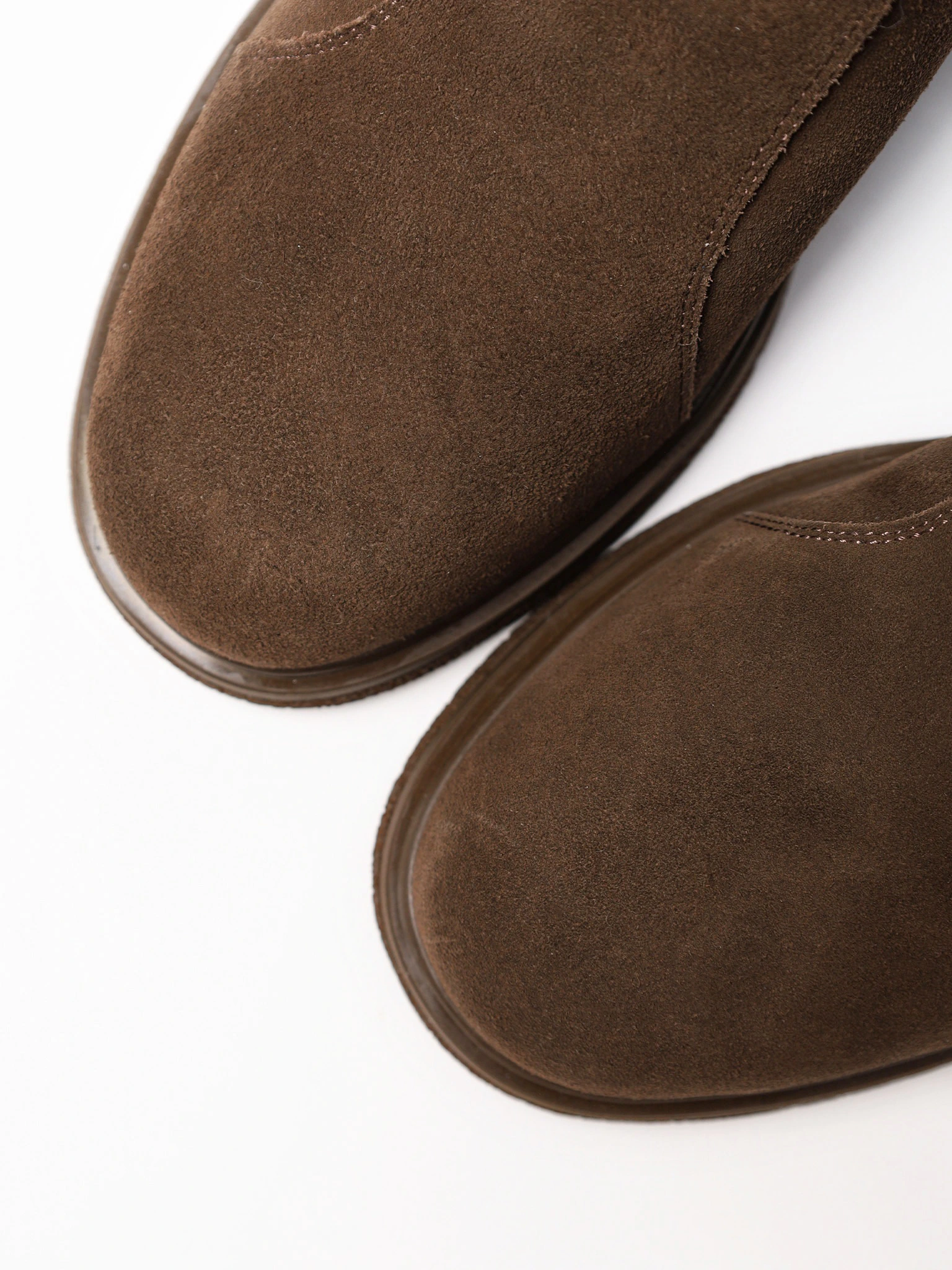 Ботинки коричневого цвета на низком каблуке